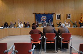 La moció sobre la Llei de Dependència presentada per CiU al ple extraordinari genera un intens debat entre tots els grups