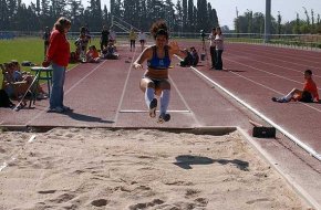 El Club Atletisme Cambrils aconsegueix la primera posició del medaller en els campionats territorials de proves combinades disputades a l'estadi d'atletisme