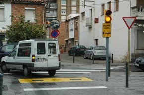 Un sistema de pilons automàtics restringirà la circulació de vehicles a diferents carrers de la zona del port