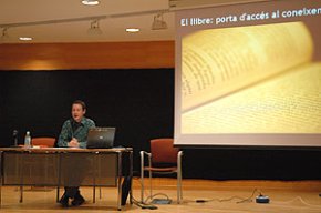 Els nous formats per a la lectura i l'accés a la informació centren la xerrada de Jorge Franganillo a la Biblioteca Municipal