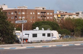 Acampada il·legal al costat d'una de les entrades a Cambrils