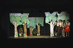 La Caputxeta Vermella és l'encarregada de clausurar la temporada de "Diumenges al Teatre"