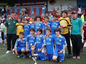 L'aleví A de l'Escola de Futbol Veterans aconsegueix endur-se el torneig Ciutat de Tàrrega