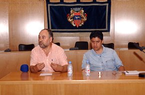 El líder del poble mapuche xilè, Alihuen Antileo, visita Cambrils i aborda la situació actual d'aquesta comunitat indígena