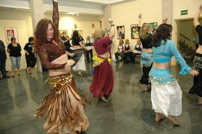 Els alumnes dels cursos i tallers del Centre Cultural realitzen la seva festa de final de curs