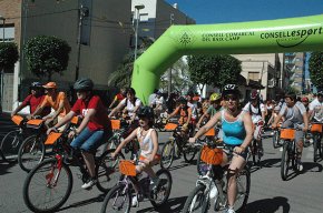 La Marxa Popular Cicloturista del barri de l'Eixample bat tots els rècords de participació amb més de 870 participants