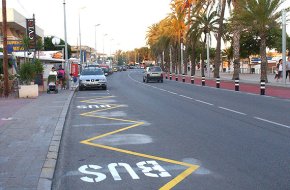 Els comerciants i restauradors de l'avinguda de la Diputació demanen que es retiri el nou carril bici