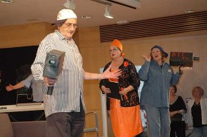 El Casal Municipal de la Gent Gran tanca el curs 2007-2008 amb una multitudinària festa