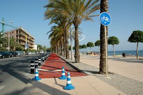 S'enllesteix el darrer tram del carril bici de l'avinguda de la Diputació
