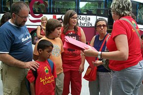 Arriben a Cambrils els nens i nenes sahrauís que passaran l'estiu amb famílies acollidores