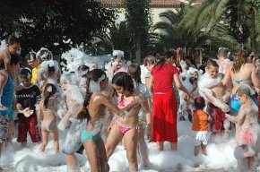 El Nou Cambrils s'omple de festa i animació amb les seves festes de barri