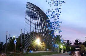 S'inaugura l'escultura A tota vela que presideix la rotonda del Patronat de Turisme