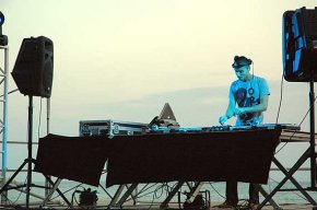 El passeig de les Palmeres acull la semifinal del primer concurs de DJ's amb participants d'arreu de l'Estat