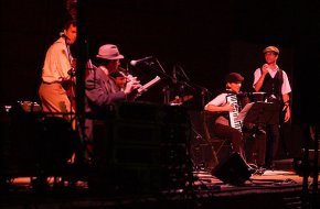 El grup Youkalis actua al parc del Pescador dins de la programació de l'Estiu Festiu