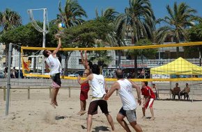 L'equip cambrilenc "T'as exo daño??" guanya les 12 hores de Volei Platja disputades a la platja del Regueral