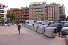 Es modifiquen les clàusules per fer possible el pàrquing de la plaça de la Concòrdia