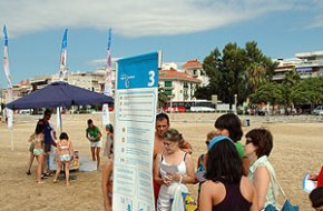 Turisme de Cambrils torna a posar en marxa la campanya de comunicació ambiental "A la platja som de bandera"