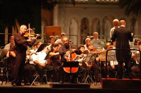 La Symphony Orchestra of the Hungarian Radio omple de música clàssica els jardins del Parc Samà