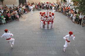 La Mostra de Danses d'Armes acosta les danses d'Anglaterra i Euskadi als cambrilencs