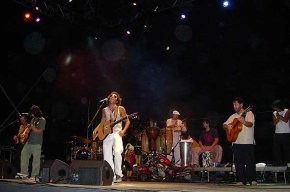La repetició del concert de Los Delinqüentes i Muchachito es converteix en un dels més multitudinaris del Cambrirock