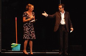 La companyia La Projectora representa l'obra de teatre "Ex" al Palau Municipal d'Esports
