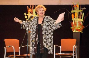 Núria Feliu presenta a Cambrils el seu darrer treball "Núria Feliu recita les sardanes més populars"