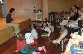 La sessió de contes "Quan ficar la pota depèn de quantes en tinguis" enceta el nou curs d'activitats de la Biblioteca
