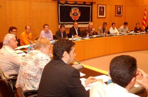 S'aprova un expedient de modificació de crèdits amb un import de 600.000 on s'inclou una partida de 100.000 euros per ajuts socials