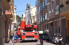 El fort vent del passat divendres provoca la caiguda dels vidres d'uns balcons al carrer de Tarragona