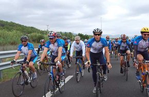 275 ciclistes recorren en bicicleta les ciutats adherides a la candidatura dels Jocs Mediterranis Tarragona 2017