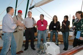 Turisme convida a un grup de periodistes especialitzats en gastronomia per tal que coneguin el Fòrum del Mar i Cambrils