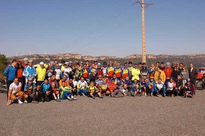 La sortida fins al castell d'Escornalbou congrega una vuitantena de ciclistes