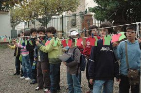 Alumnes del col·legi Cardenal Vidal i Barraquer participen en tallers a l'aire lliure sobre les millores al Barri Antic