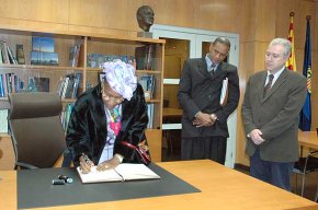 La ministra de turisme de la República de Guinea visita Cambrils per conèixer el funcionament del sector turístic 