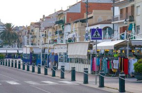 La neteja de la façana del port crea polèmica