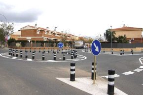 Es reordena la circulació i la senyalització de diversos carrers de la urbanització dels Ametllers