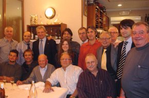La Penya Blanc i Blava de Cambrils celebra el seu primer aniversari amb un sopar de germanor