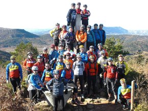 La Penya Cicloturista Cambrils puja fins al Tossal de la Baltasana en BTT