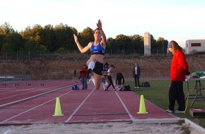 El Club Atletisme Cambrils assoleix la primera posició en el campionat territorial de proves combinades disputat a Cambrils