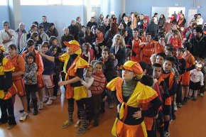 Els Ametllers celebren la seva segona festa de Nadal amb un torneig de bàsquet i un tió popular