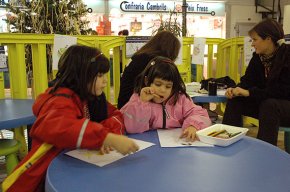 Els mercats municipals ofereixen un taller de Nadal dirigit a la canalla