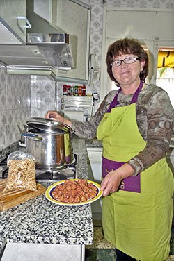 Sopa amb brossa amb pa torrat i pilotetes