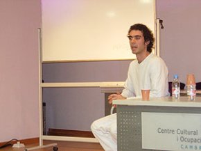 Ananda Ishaya dóna les claus per aconseguir "25 hores de felicitat cada dia"