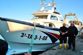 La nova barca dels germans Rebull completa la renovació de la flota pesquera cambrilenca
