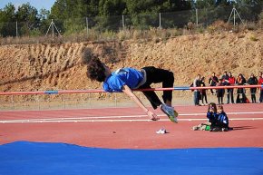 L'atleta cambrilenc David Álvarez guanya el campionat territorial de proves combinades disputat a la pista d'atletisme