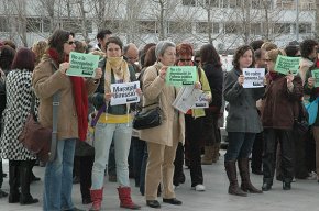 El professorat dels centres públics cambrilencs es manifesta contra la política educativa del Departament d'Educació