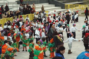 El parc del Pinaret acull la festa de Carnaval del CEIP Joan Ardèvol i les llars d'infants Maria Dolors Medina i La Cuca