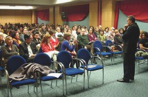 Unes 180 persones assisteixen al taller basat en el llibre 'El Secret'