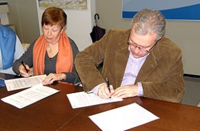 L'Ajuntament i Càrites signen un conveni de 12.000 euros per ajudar les famílies amb dificultats econòmiques
