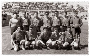 L'equip juvenil del FC Cambrils a la semifinal del Campionat d'Espanya disputada a Mestalla (València)